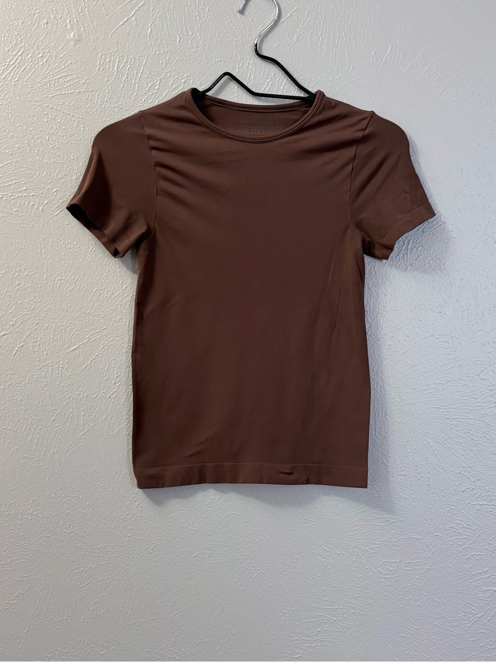Essential Crew Neck Short Sleeve Top in Chocolate Brown
